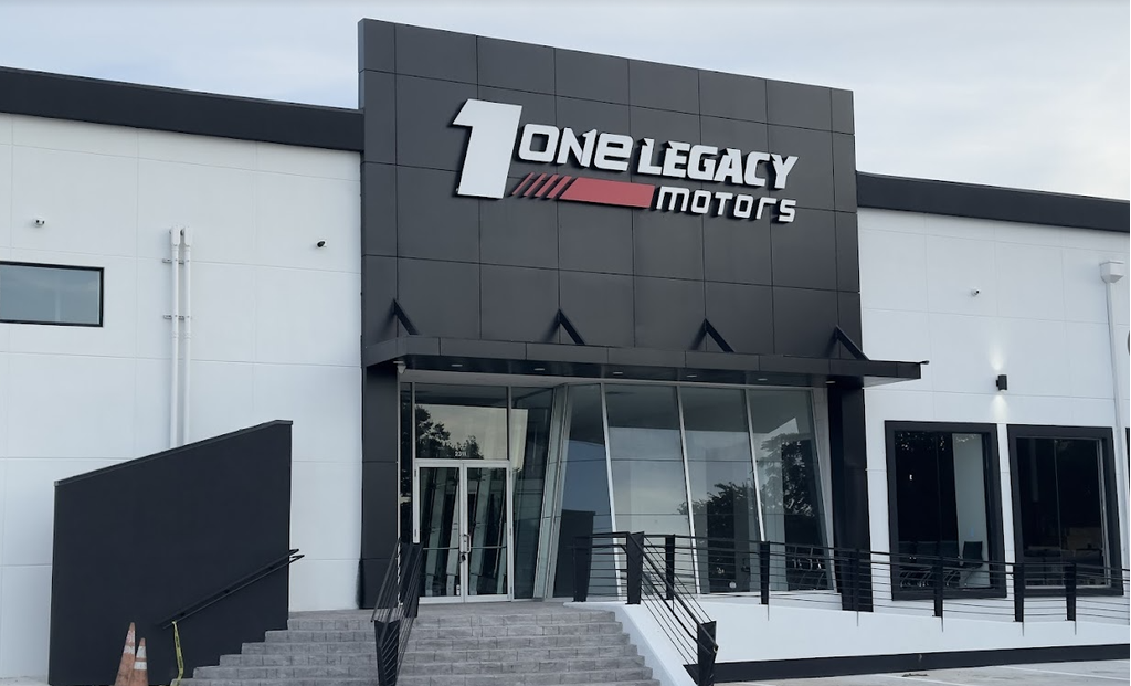 Dealership gallery photo 1